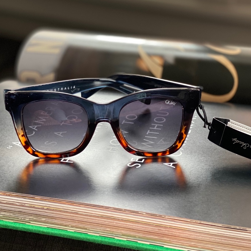 QUAY - AFTER HOURS SUNGLASSES NAVYTORT/SMK